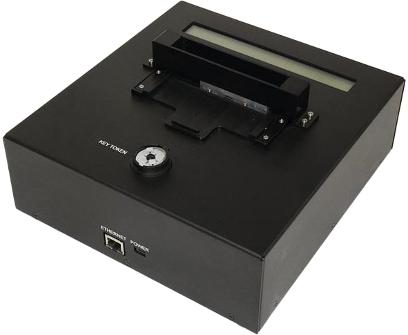 Ampex SmartDock2 veri indirme istasyonu, uçuş sonrası hızlı veri boşaltma, şifreli transfer ve anahtar yönetimi için kullanılan yer sistemi çözümü